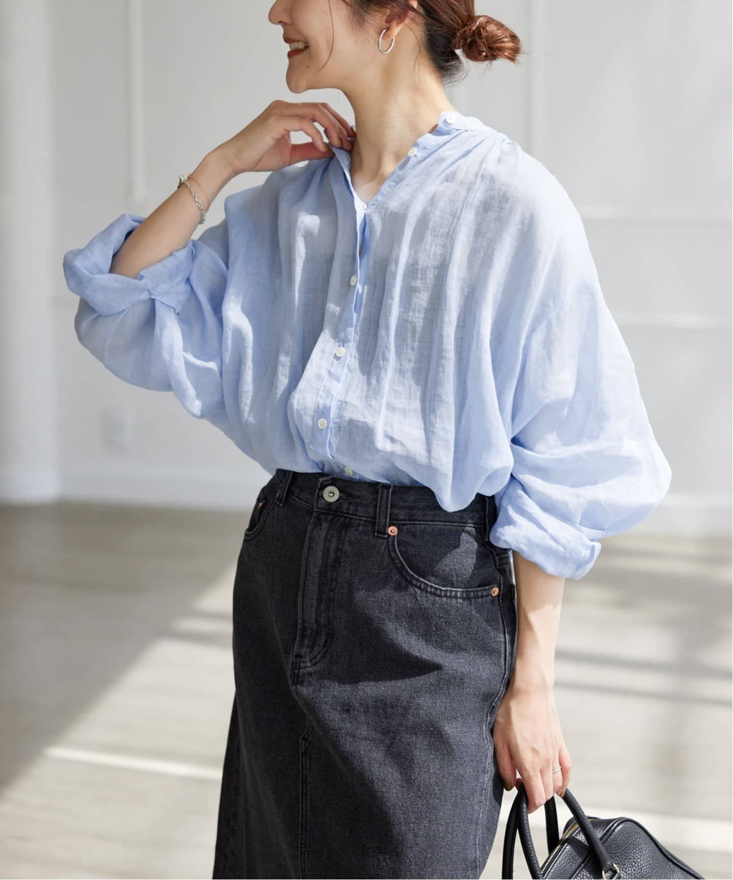 【美品】SLOBE IENA ラミーギャザーシャツ　ホワイト　23SS 追加2》ラミーギャザーシャツ（シャツ／ブラウス）｜SLOBE IENA