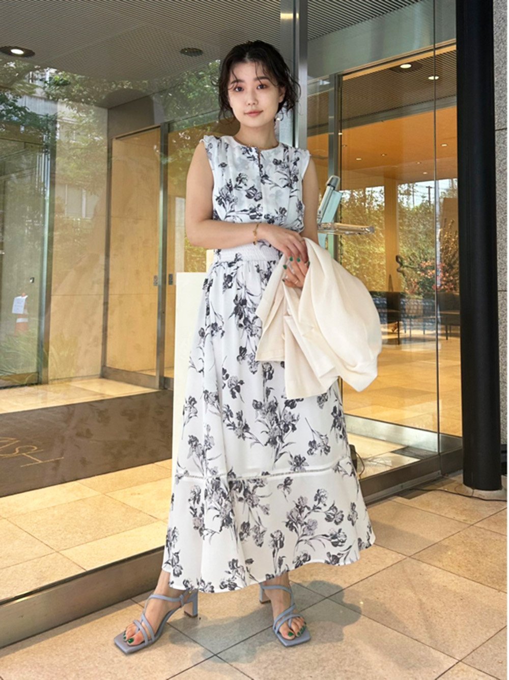 【美品】フレイアイディー　ウエストギャザーフラワープリントワンピース　ホワイト SALE／50%OFF】FRAY I.D ウエストシャーリングフラワープリント