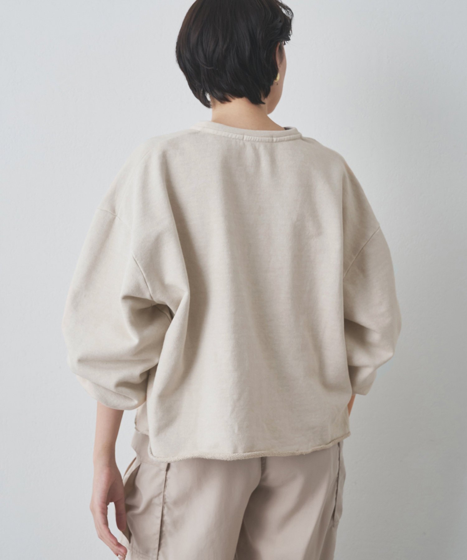 SALE／40%OFF】Whim Gazette ピグメントスウェットVプルオーバー 