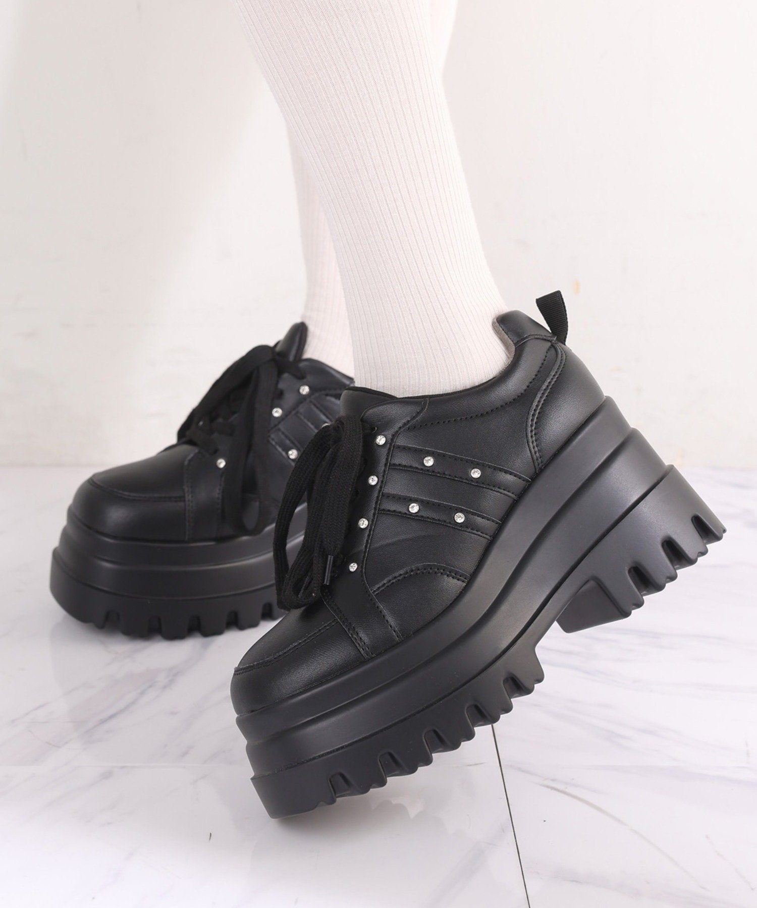 one after another NICE CLAUP ビジュー付きトリプルソールスニーカー/ブラック ワンアフターアナザー ナイスクラップ シューズ・靴 その他のシューズ・靴 ブラック【送料無料】画像