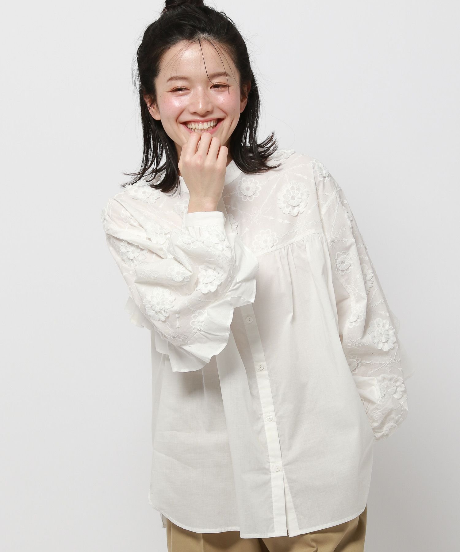 SALE／20%OFF】niko and  3Dフラワー&バックフリルブラウス