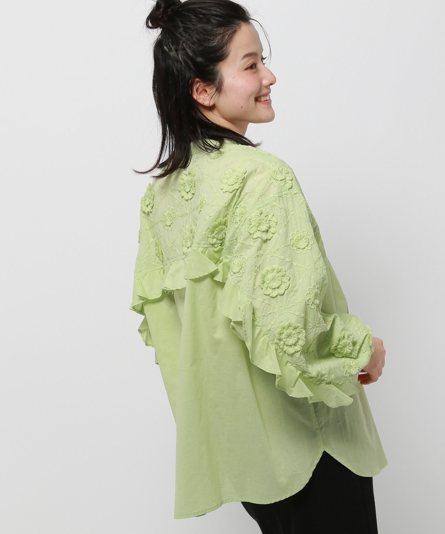 SALE／20%OFF】niko and  3Dフラワー&バックフリルブラウス