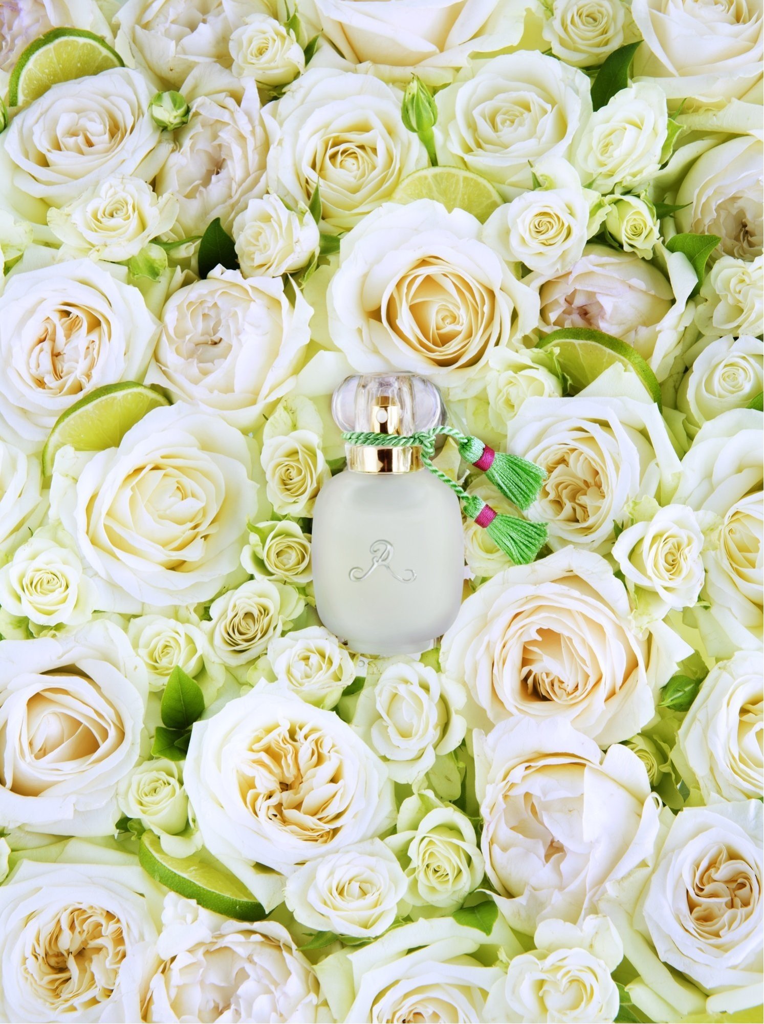 Les Parfums de Rosine Un Zest de Rose là sản phẩm nước hoa có mùi hương thoảng nhẹ, thanh mát từ cánh hoa hồng trắng, vỏ chanh và trà xanh (Ảnh: sưu tầm)