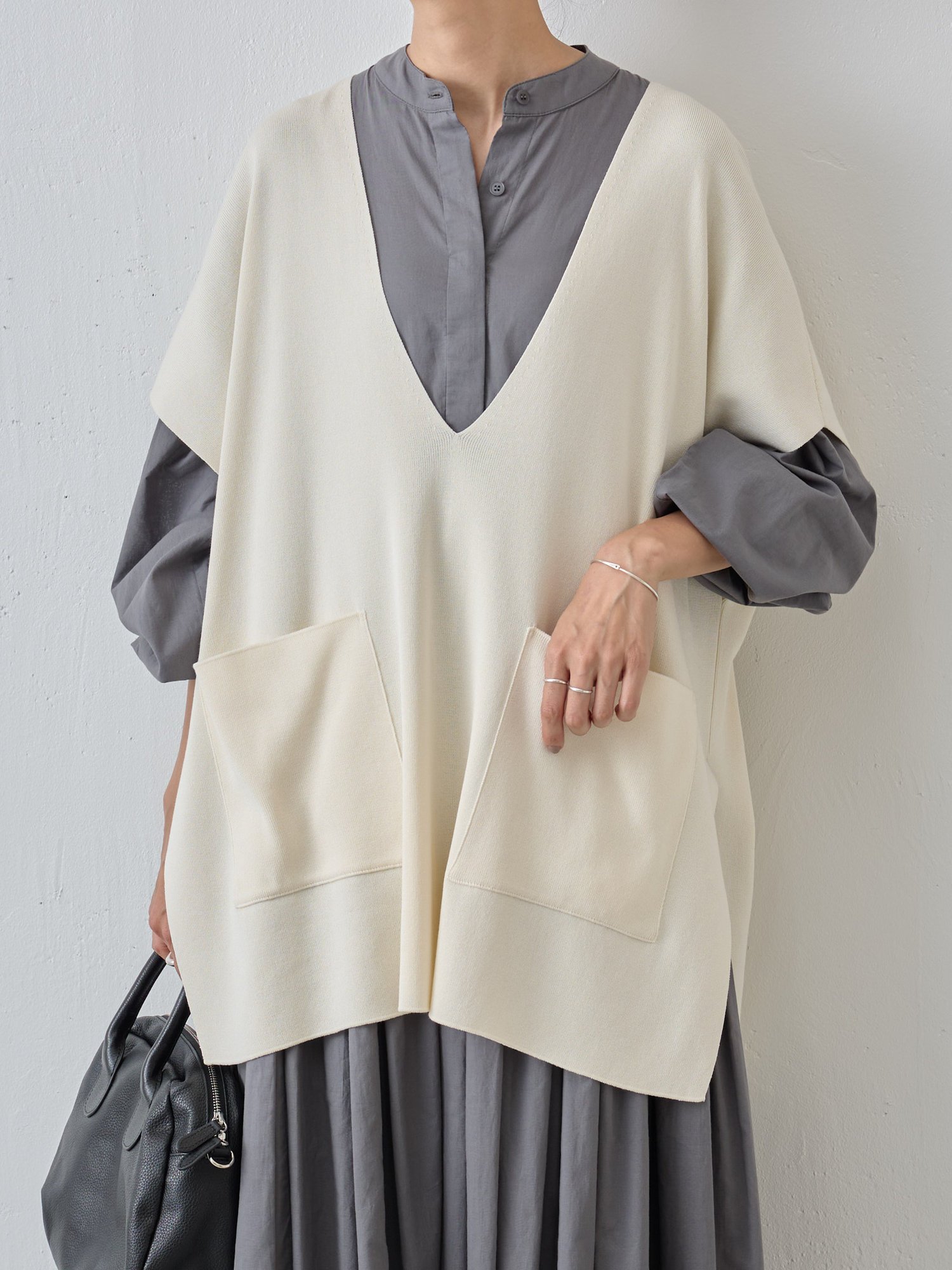 BEARDSLEY Vネックニットベスト ビアズリー トップス ニット ブラック 