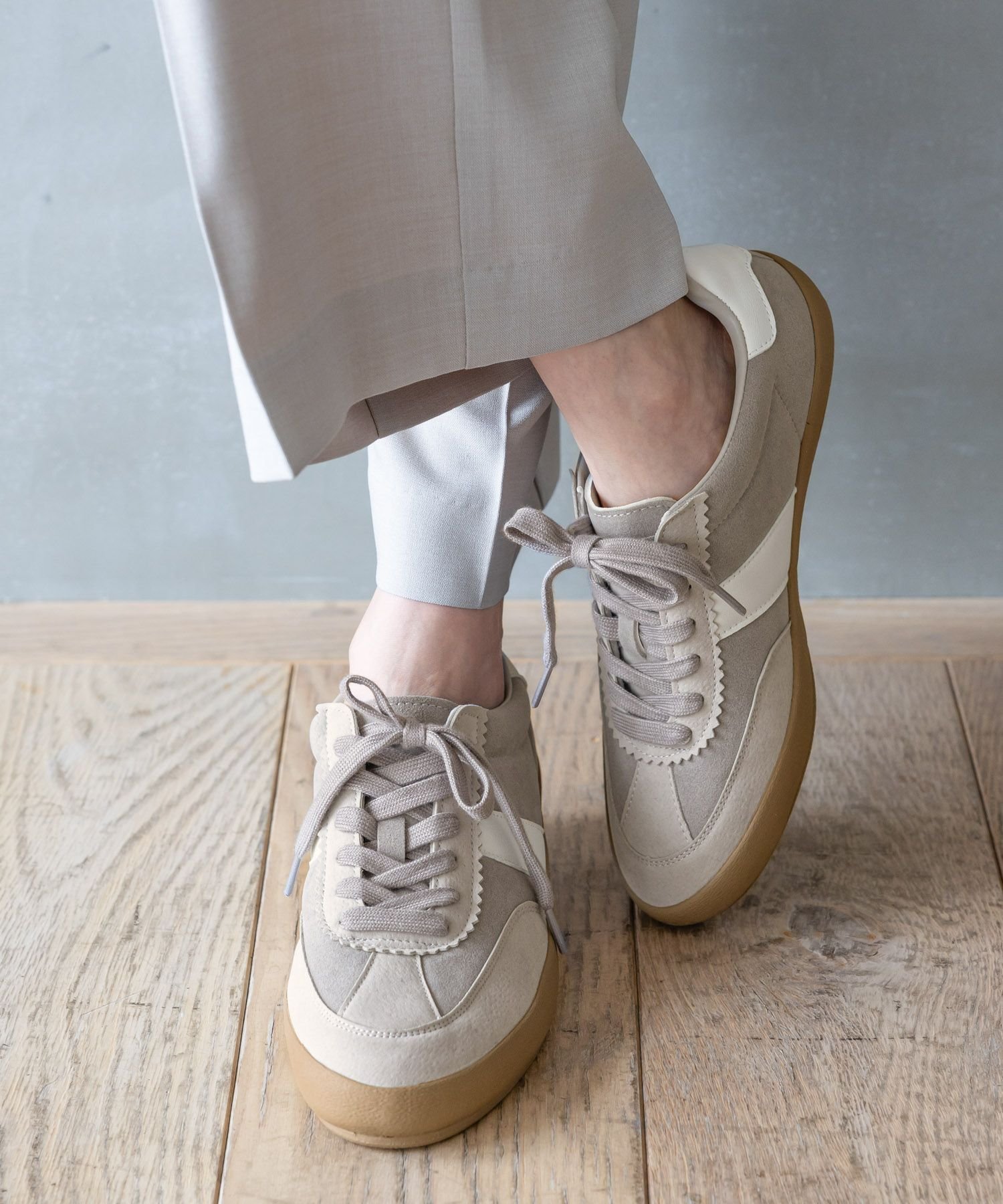 ♡peanutsホワイト スエード スニーカー HOKA ONE ONE for emmi】W CLIFTON 9（スニーカー）｜OTHER