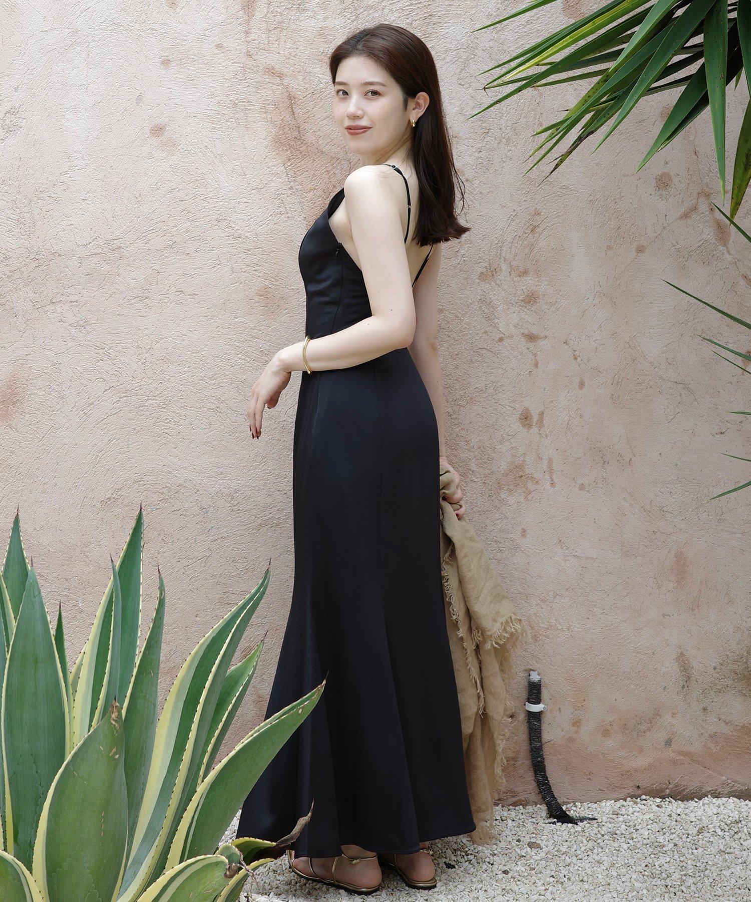 anuans アニュアンス バックオープンマーメイドキャミワンピース　黒　S バックオープンマーメイドキャミワンピース