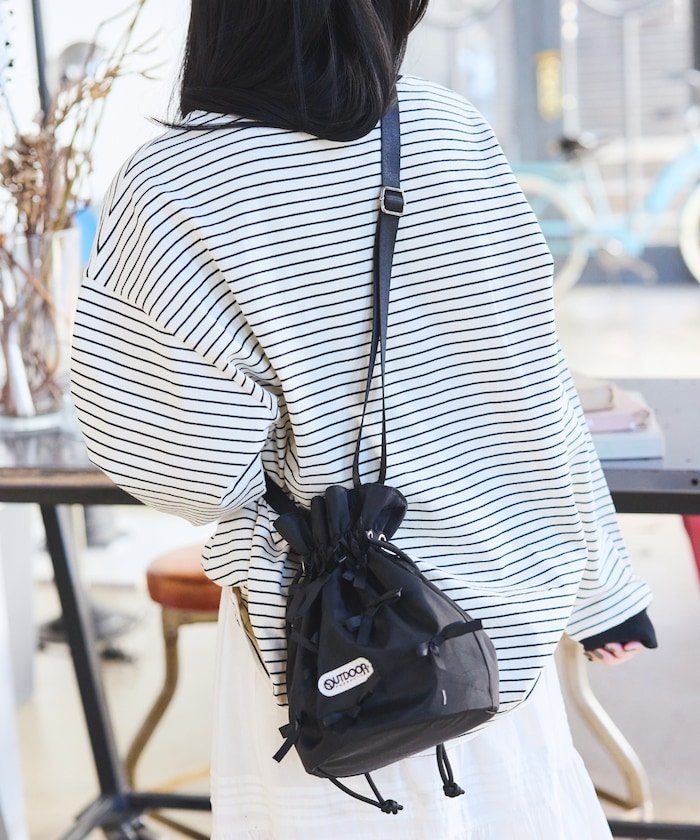 DAKS プリーツ素材巾着ミニクロスボディバッグ（３色） DAKS プリーツ素材巾着ミニクロスボディバッグ（3色）