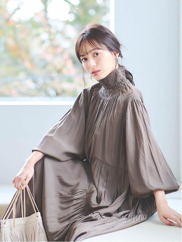 SALE/30%OFF】anuans シャーリングデザインギャザーワンピース SALE/30%OFF】anuans シャーリングデザインギャザーワンピース