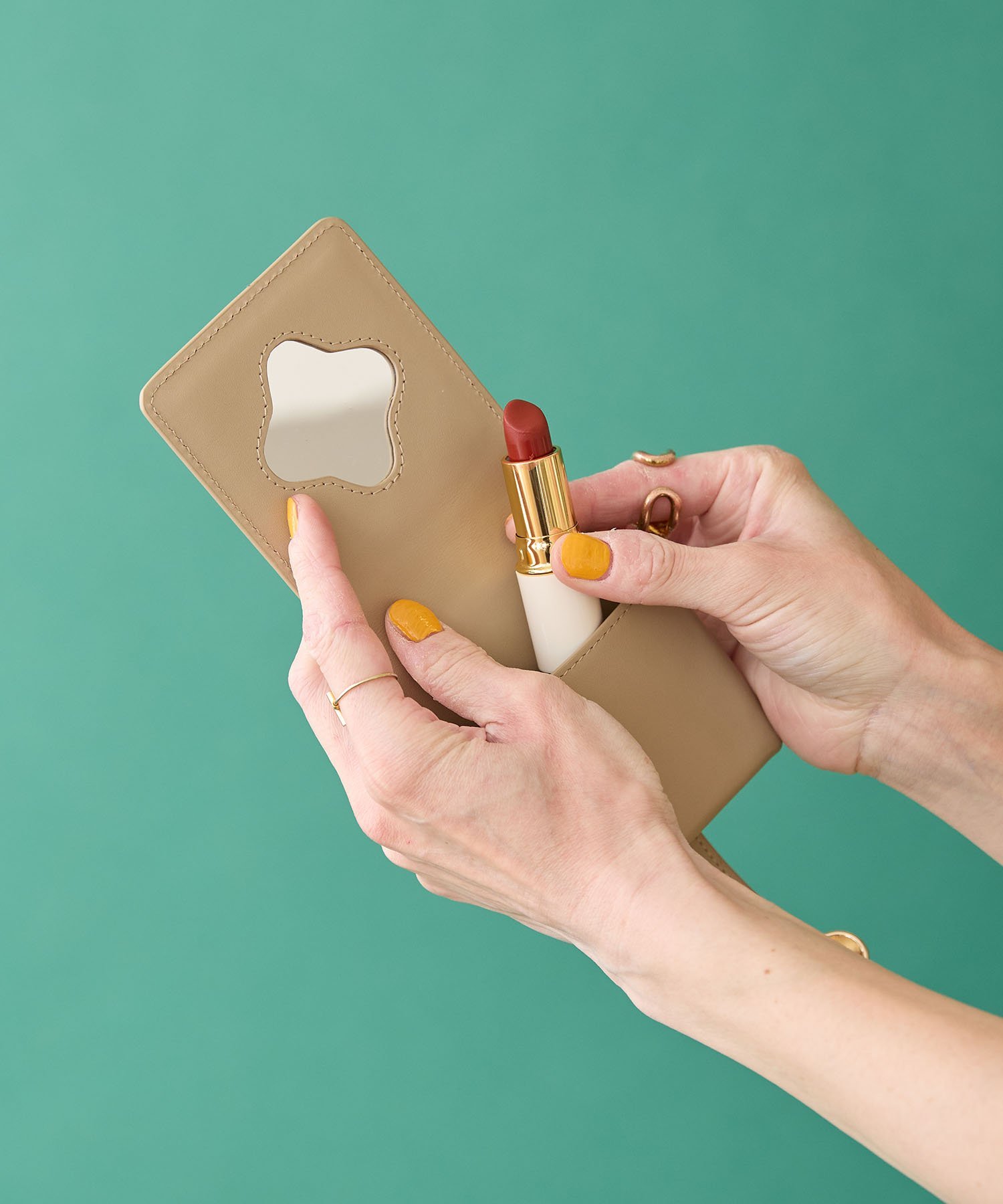 SALE／30%OFF】HASHIBAMI フラワーバックル リップケース ハシバミ