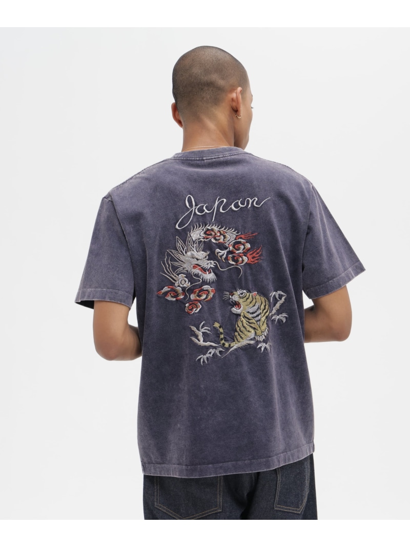 AVIREX SOUVENIR T-SHIRT \"TIGER \u0026 DRAGON\"" アヴィレックス トップス カットソー・プルオーバー 白いこと 黒いこと 米国海軍【貨物輸送無料】"