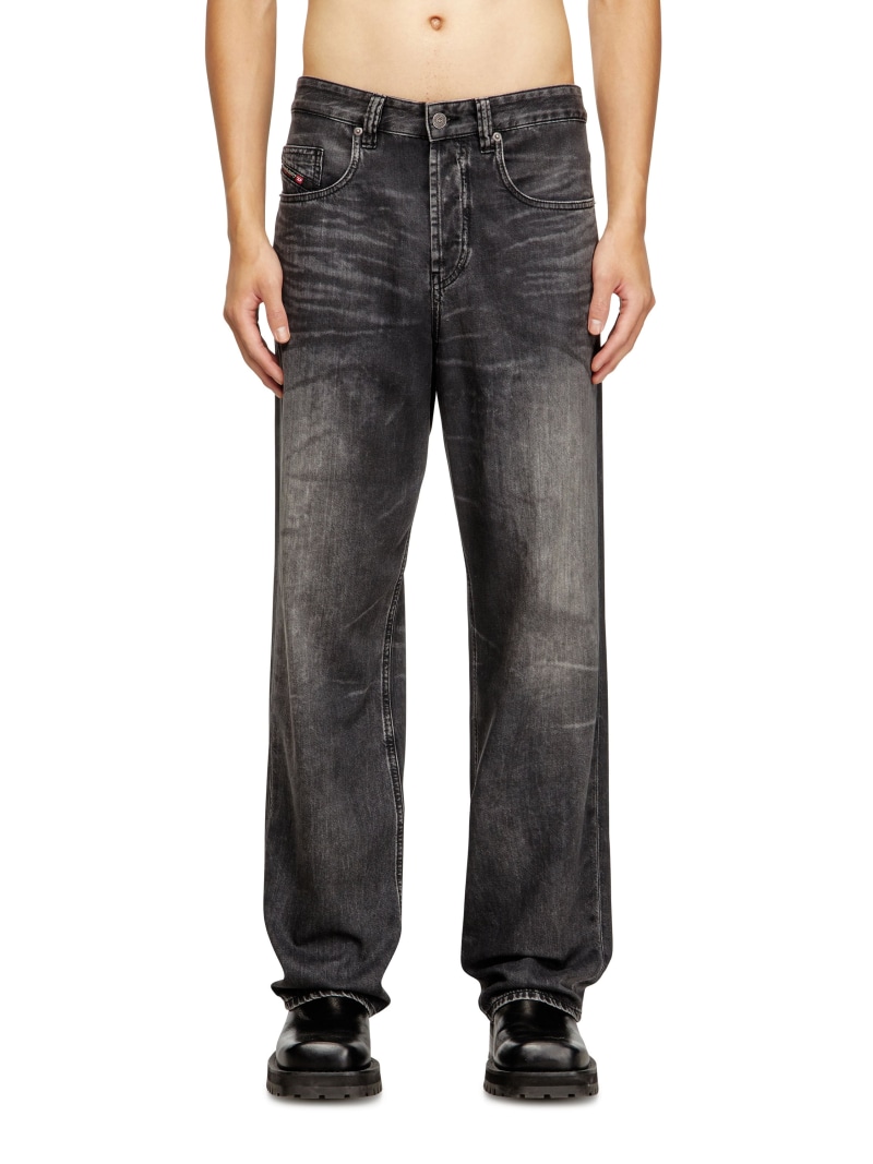 新品 DIESEL ストレートデニム リップド加工 Dロゴ D-Martia 新品 DIESEL ストレートデニム リップド加工 Dロゴ D-Martia