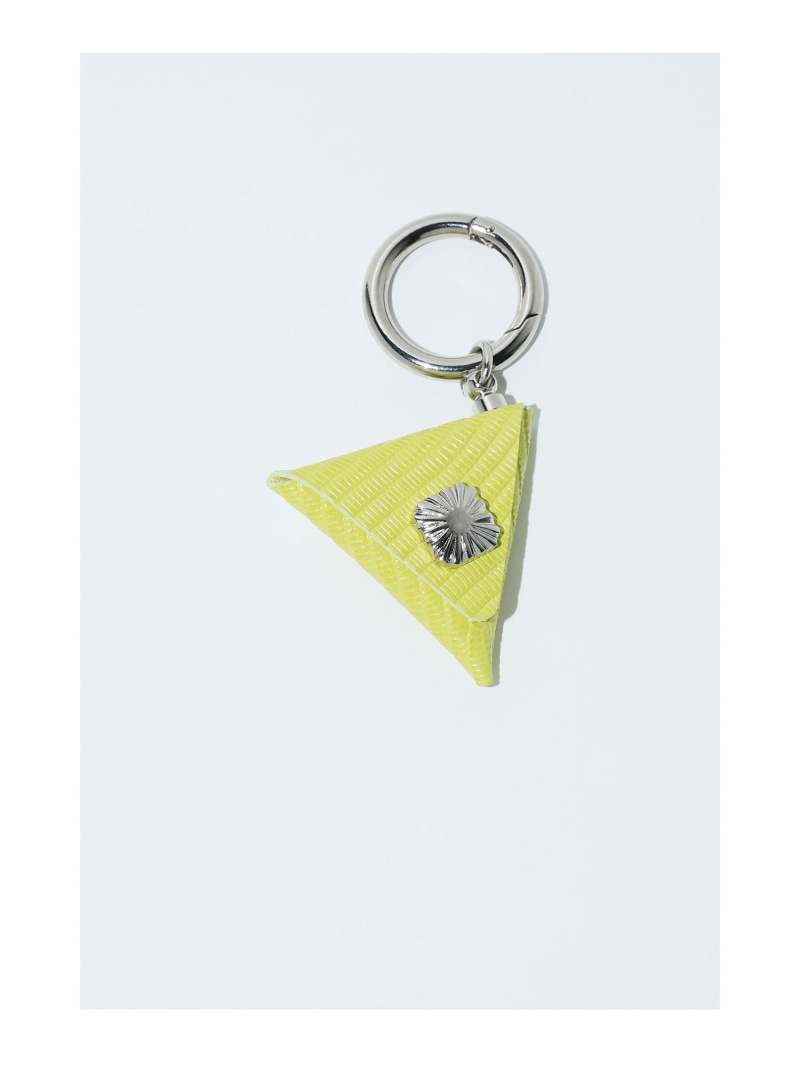 TOGA TOO Triangle charm mirco vivi トーガ アクセサリー・腕時計 ブローチ・コサージュ・バッジ ブラック レッド ネイビー ブルー イエロー【送料無料】｜ Fashion Men