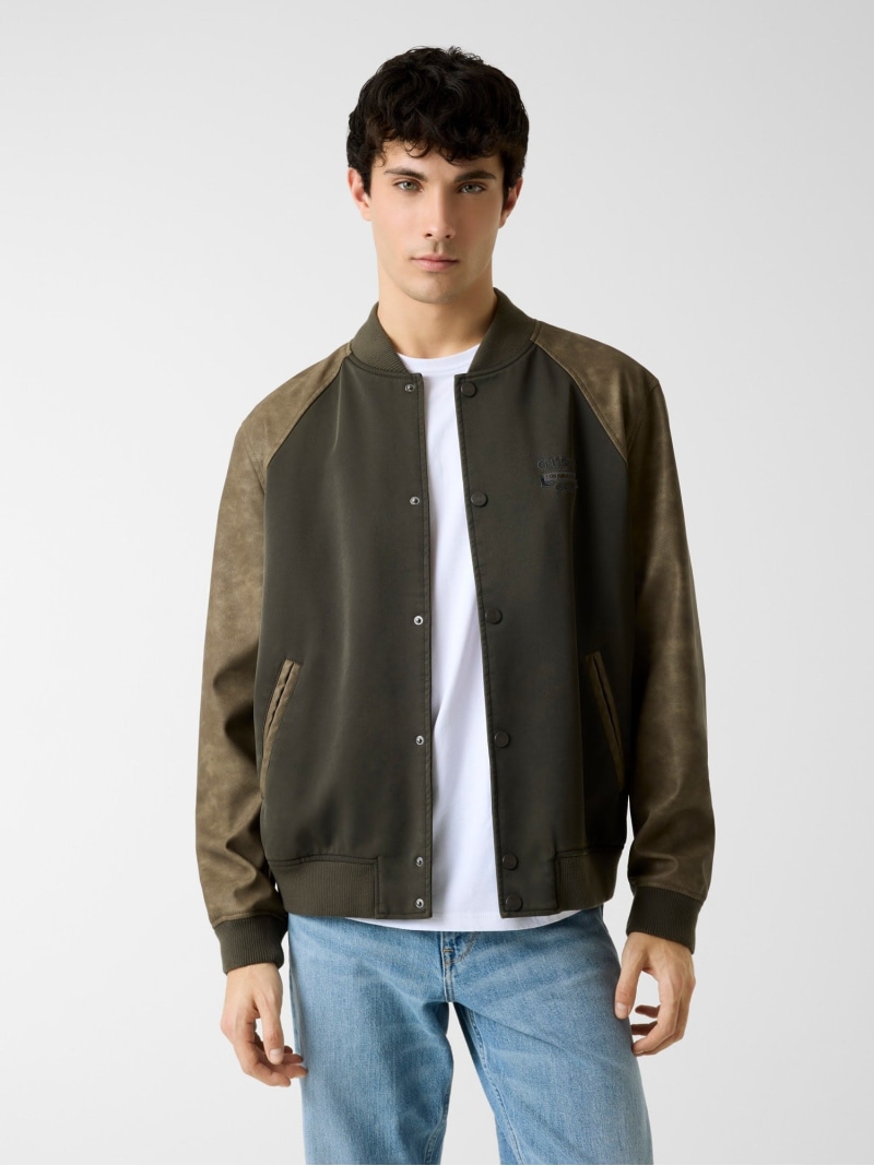 GUESS GUESS アウター 上衣 (M)HERITAGE Varsity Jacket ゲス ジャケット・アウター 上衣・前掛け カーキ緑であること【貨物輸送無料】