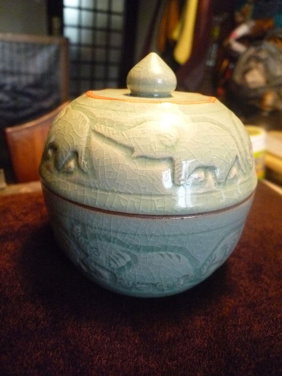 壺　唐草模様 楽天市場】セラドン焼蓋付壺(唐草) : SuanChaang