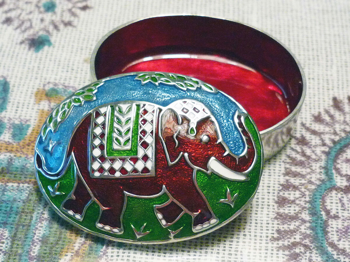 上品さがきらめくマイセンの小物入れ（7cm） 上品さがきらめくマイセンの小物入れ（7cm） Amazon｜MJKQ9 収納