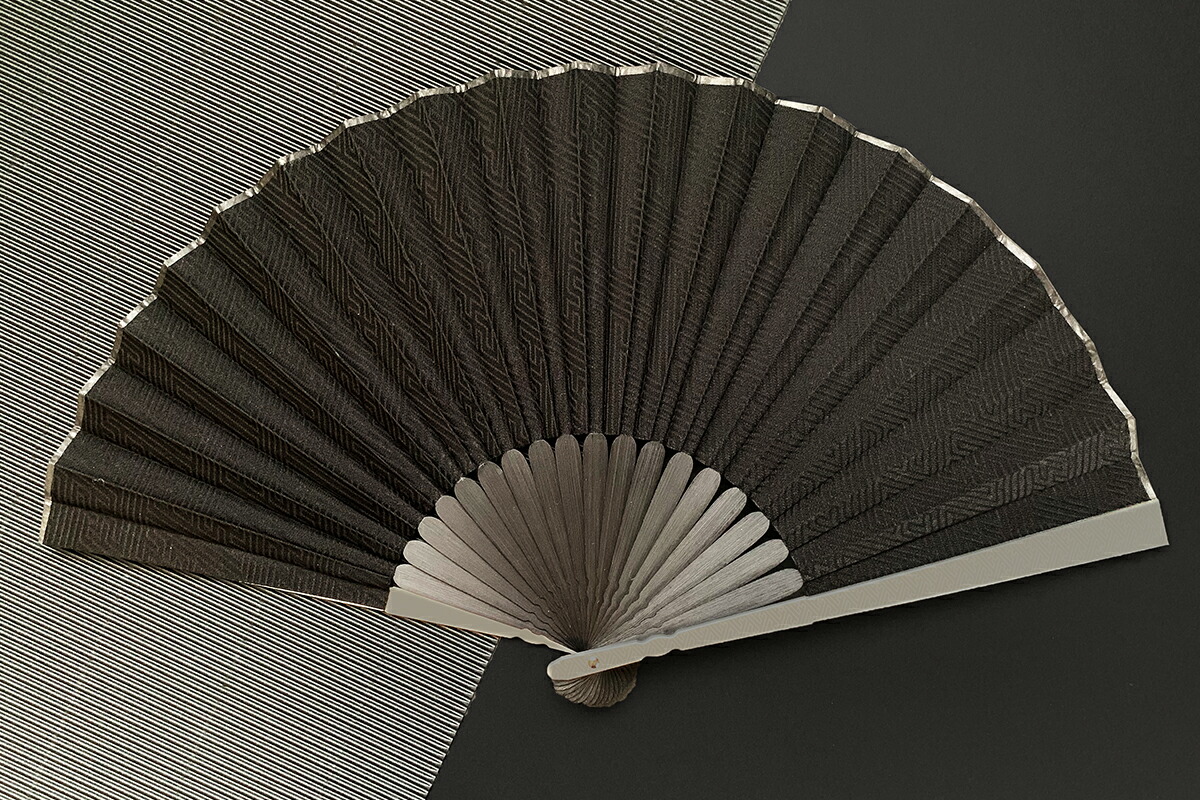 黒紋付染軽銀団扇「KOKUSEN」クローム×黒いこと 言い慣わし芸術品 名古屋黒紋付染め 御膳上等 成人男性用 成人男性用 不死化品 呉れて遣る品 外国で差し上げ物 差し上げ物 生まれ落ちる日差し上げ物 末廣 縁起物 日本製 着物 御召しもの 父の日 お父っつぁん お父っつぁん お中元 貨物輸送無料 japan made インチ japan fan