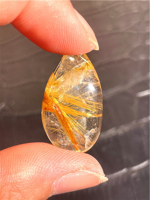 天然石ルチルクォーツ&ガーデンクォーツ共生の原石　置物　台座付きD.456 楽天市場】【一点もの】ガーデンルチルクォーツ 丸玉 スフィア 天然石