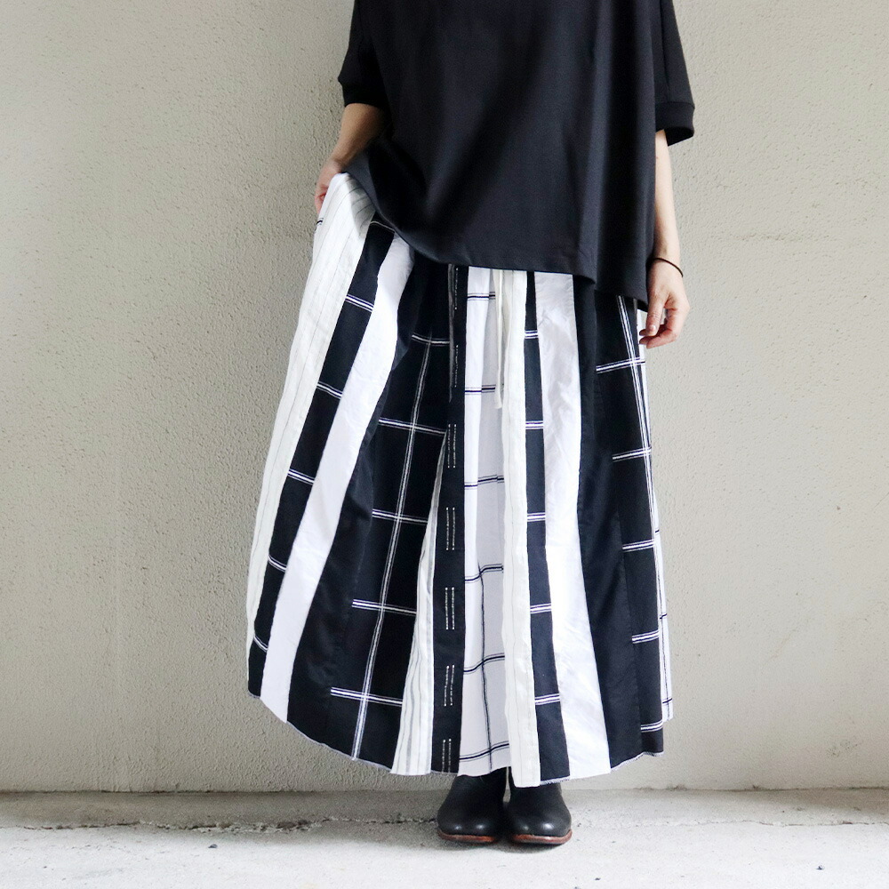 ARTE POVERA アルテポーヴェラ 縞模様MIXギャザースコート #白いことｘ黒いことMIX
