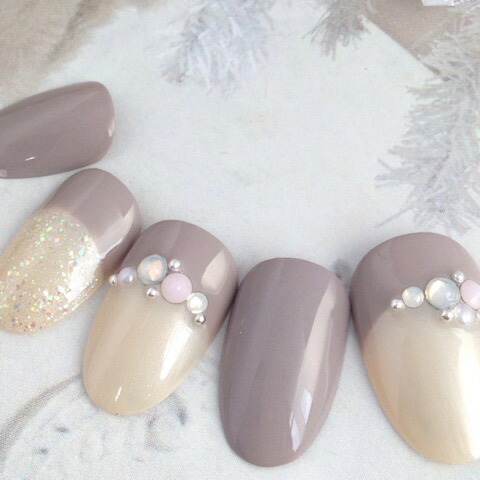 楽天市場 ネイルチップ サイズオーダーネイルチップ アートネイルチップ 成人式ネイルチップ ブライダルネイルチップ 入学 冬ネイル ショートネイル チップ 短い 小さな爪 オーバル ラウンドにも対応ネイルチップ Ayame Label グレーアイボリーストーン