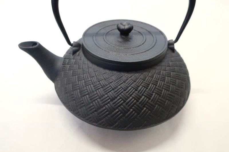 小鉄瓶 網代柄 0.8L　海外発送向け商品　南部鉄で丈夫　和風　おしゃれ