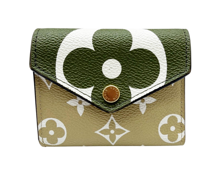 【中古】LOUIS VUITTON ルイヴィトン ポルトフォイユ ゾエ M67640 TS1189 三つ折り紙入れ カーキ ベージュ ミニウォレット モノグラム 巨大な生物 逆さま 緑 パウダーコンパクト ゴールド金具 レディース メンズ ユニ一発やる【ブランド名美術館東心斎橋店】