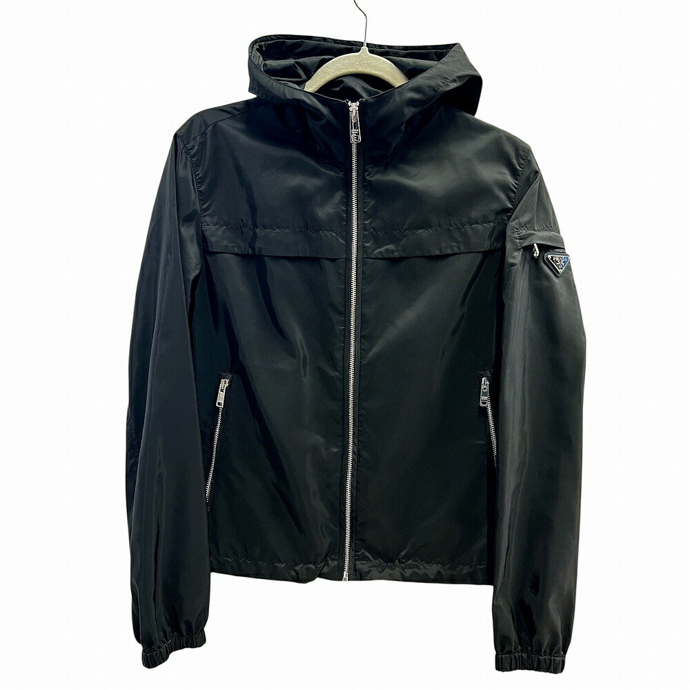 PRADA プラダ ロゴプレート フーデッドブルゾン ナイロンジャケット ☆送料関税込 PRADA Re-Nylon ウィンドブレーカー ジャケット