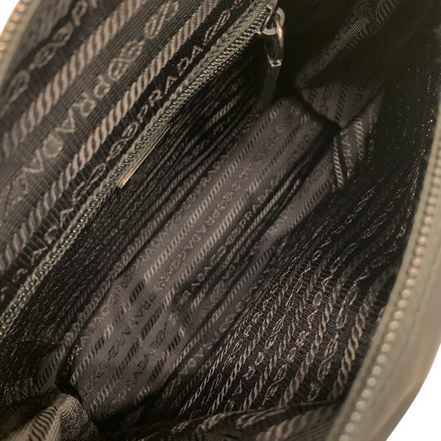 Prada プラダ ヴェラ Vela ショルダーバッグ ナイロン 黒 1bd994 レディース メンズ プラダ ヴェラ ショルダーバッグ ナイロン 黒 1bd994 Brandgallery 店 バッグ 新品 レディースバッグ ブランドギャラリー心斎橋店 Prada プラダ ヴェラ Vela ショルダーバッグ ナイロン 黒 1bd994 レディース メンズ プラダ ヴェラ ショルダーバッグ ナイロン 黒 1bd994 Brandgallery 店 バッグ 新品 レディースバッグ ブランドギャラリー心斎橋店