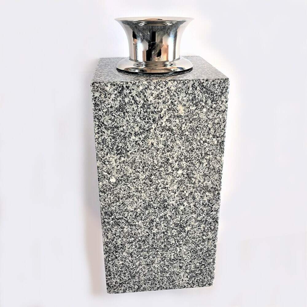 御影石の墓用花立 数量限定 月間優良ショップ 御影石の墓用花立 ステンレス製の花筒付 白御影 数量限定品 サイズh29cm W15cm 1基での販売価格 お墓用品 お彼岸 墓参り