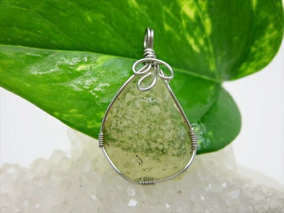 楽天市場】【ペンダントトップ 】リビアングラス4.8g【一点物】【鑑別