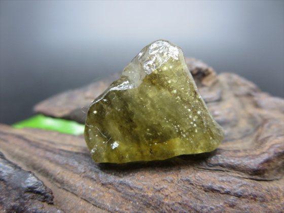 楽天市場】【原石】リビアングラス6g【一点物】【鑑別済み】 : 天然石