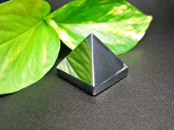【ピラミッド】テラヘルツ30.5&times;25.8mm【鑑別済み】｜天然石のお店　Sun flower
