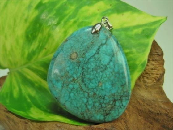 楽天市場】○4A 天然無着色 【スパイダーウェブターコイズ ペンダント