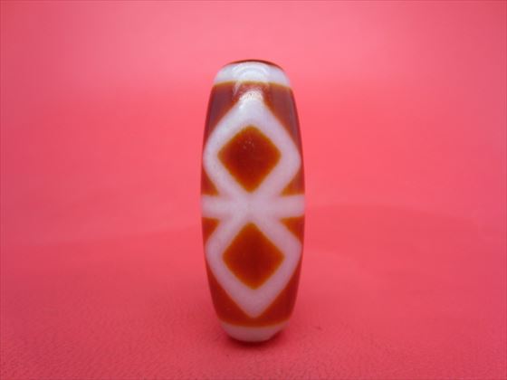 西蔵老礦 老鉱瑪瑙 手彫り金剛杵×金剛三眼天珠 菱形 五鈷杵/バジュラ彫刻Dzi 西蔵老礦 老鉱瑪瑙 手彫り金剛杵×金剛三眼天珠 菱形 五鈷杵
