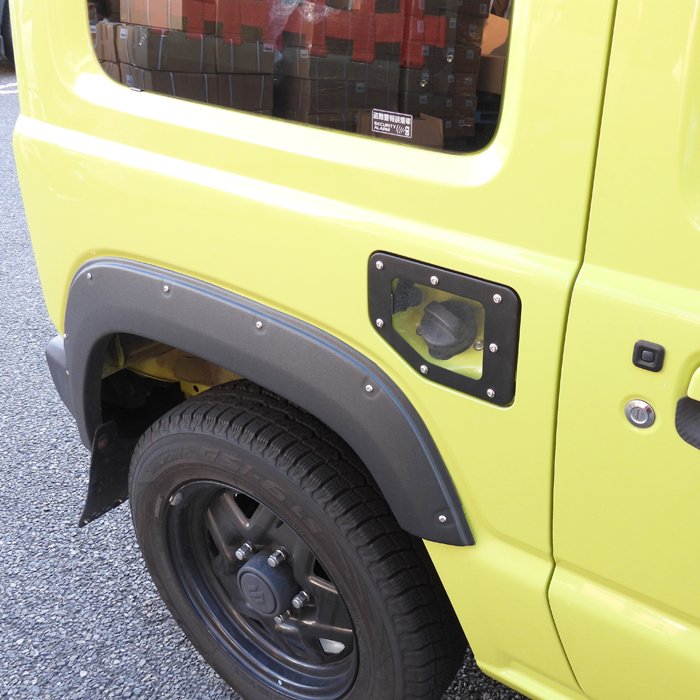 ジムニーJB64WJB74Wフューエルリッドカバーブラックビス付きクリアレンズ交換式ガソリンタンク給油口カバーフューエルタンクスズキジムニーシエラ外装車カスタムカスタムパーツパーツカー用品車用品カーパーツ