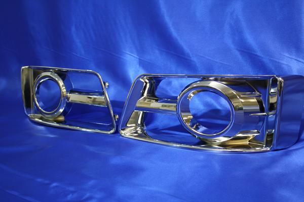 E25キャラバン後期メッキフォグランプカバー