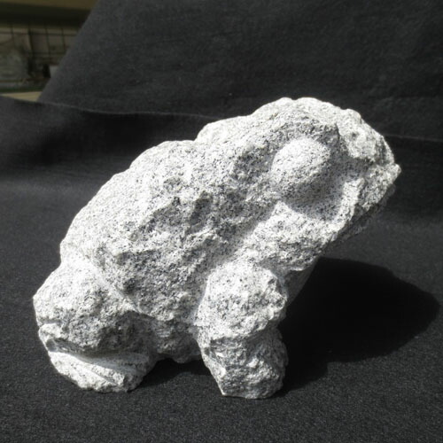 かえる カエル 全長33cm 置物 置き物 雑貨 御影石のオブジェ 庭 玄関 かえる カエル 全長33cm 置物 置き物 雑貨 御影石のオブジェ 庭先 玄関