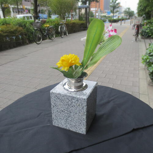 墓碣 花立 花立て 御影石 ステンレス鋼 花筒 愛玩動物墓にも 工事不必要 置くだけ G614みかげ石 1個 貨物輸送無料！