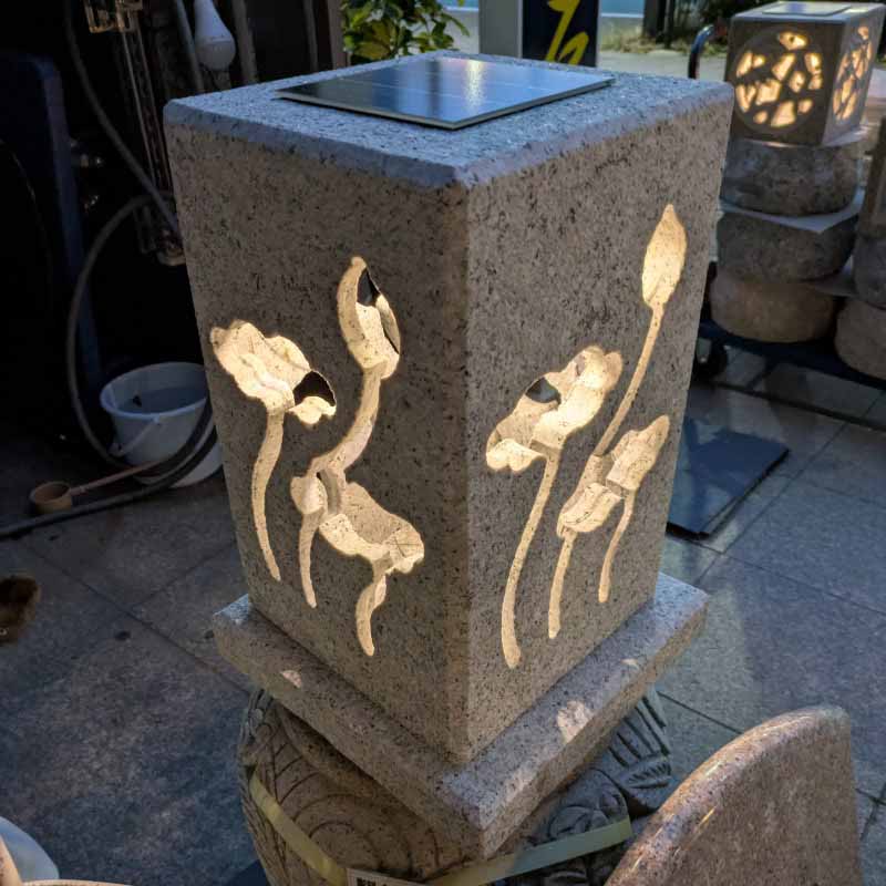 生まれながら御影石 提燈 灯籠 室外 雨合羽  ソーラー点火装置   25x25x45珊 太陽光線 LED自動小銃点灯 光る  部屋の入り口 庭 門扉 灯篭 灯籠 蟷螂 10第四次元