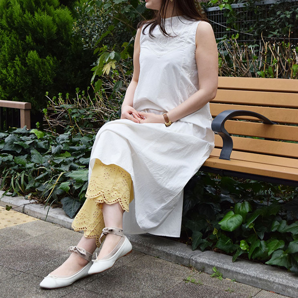 【靴下の岡本公式】17℃ レディース パンツ PT Romantic Lace 裾ﾚｰｽ刺繍セミワイド
