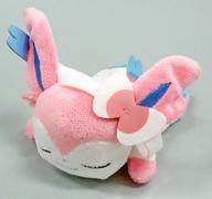 【中古】ぬいぐるみ ニンフィア おやすみver. くったりぬいぐるみ 「隠し異類異形」 ポケモンセンター押さえる