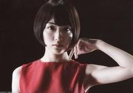 【中古】生写真(乃木坂46)/アイドル/乃木坂46 生駒里奈(サキ)/横型・バストアップ・正面/舞台版「こちら葛飾区亀有公園前派出所」キャラクター生写真画像