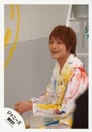 【中古】生写真(ジャニーズ)/アイドル/ジャニーズWEST ジャニーズWEST/中間淳太/膝上・座り・衣装白・ペンキ・左向き・口開き・背景白/「ジパングおおきに大作戦」PVオフショット/公式生写真画像
