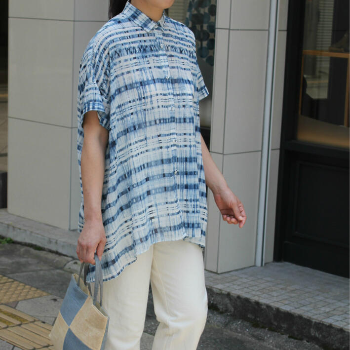 超人気 楽天市場 藍染めコットンボイルaラインシャツ 天然藍 日本製 フリーサイズ 半袖 紺 白 ロングブラウス ミセスファッション 60代 70代 80代 シニアファッション おしゃれ 軽い 涼しい 天然素材 古布と染めの創作服 駿河屋 最先端 Radonnb Co Rs