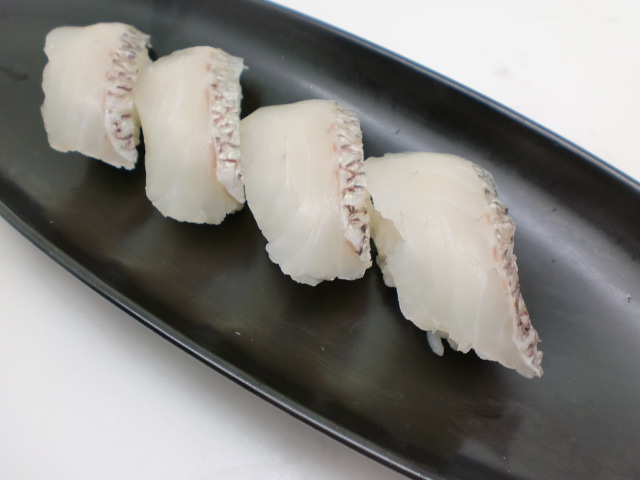 楽天市場 使いやすい10枚規格 寿司ネタ 真鯛湯引きスライス6ｇ 10枚 のせるだけ 業務用 たい タイ すしねた 刺身用 生食用 養殖 寿司 総合卸売スシックス