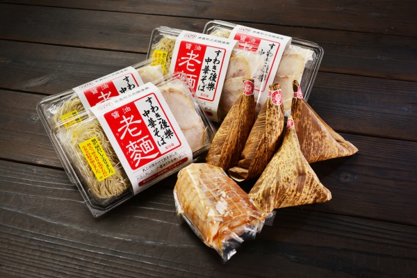 醤油ラーメン（４食）・梅ゲンコツおにぎり（４個）・焼豚ブロック300ｇの入った詰め合わせセット