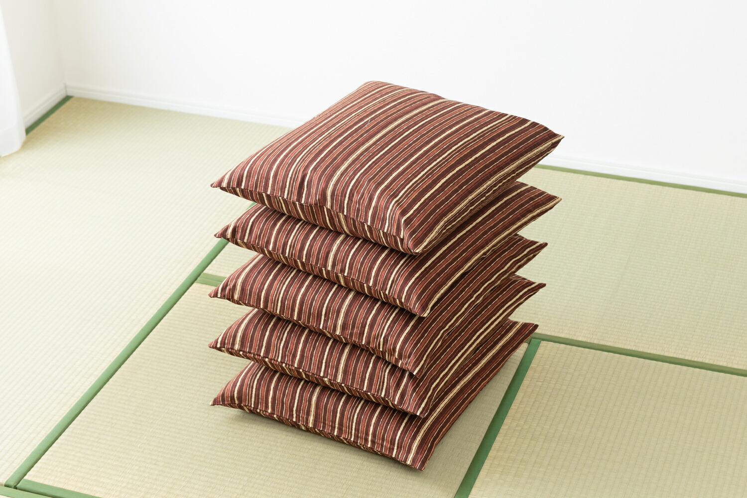 【マラソン限定Ｐ10倍】 日本製 綿混わた 座布団 銘仙判 55ｘ59cm 綿100％ カバー付き 5客組 江戸縞柄