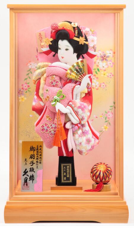 送料無料 久月作 鹿の子友禅振袖 押し絵羽子板 ガラスケース入り羽子板飾り〈はごいた 振袖押絵 総檜面取ケース 毬付き