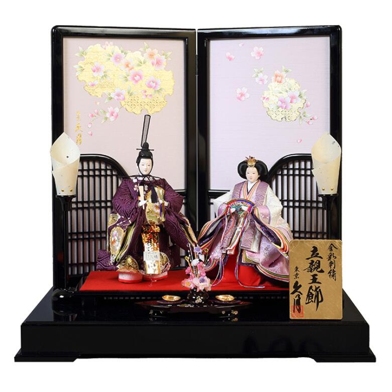 送料無料　 久月監製　雛人形　金彩刺繍　衣装着立雛親王　木製平台飾り　 〈御雛様 お雛様 お雛さま おひな様 おひなさま お雛飾りおひな飾り お内裏様お姫様 雛祭り ひな祭り衣裳着ひな人形 二人飾り雛2人飾り 桃の節句 殿姫飾り 立ち雛立親王飾り〉 96,800円