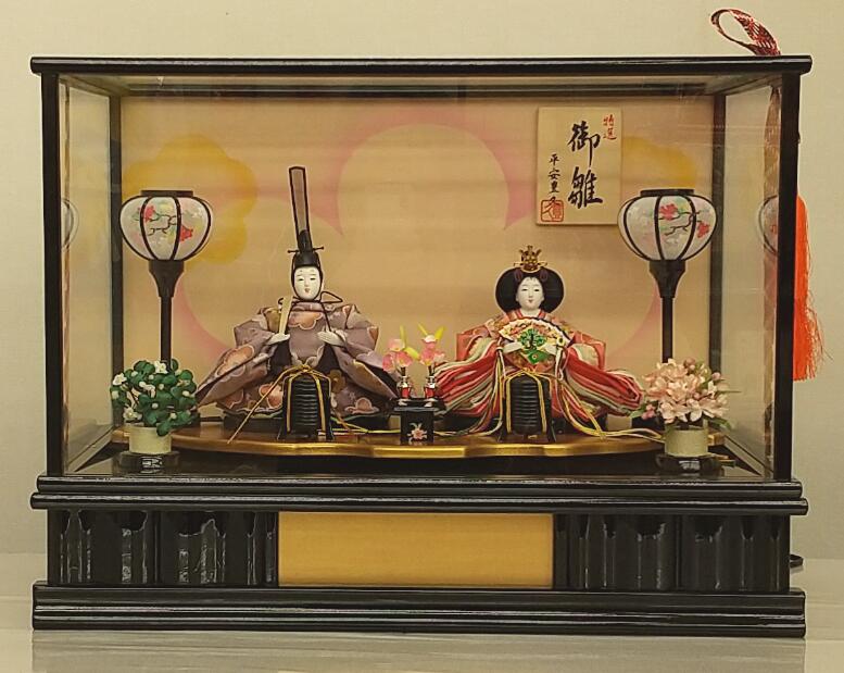 貴重 平中歳子 嬢子坐像 昭和41年 日本工芸会 張子人形 共箱付 紙塑人形 楽天市場】送料無料 平安豊久作 ガラスケース入りわらべ人形（女の子