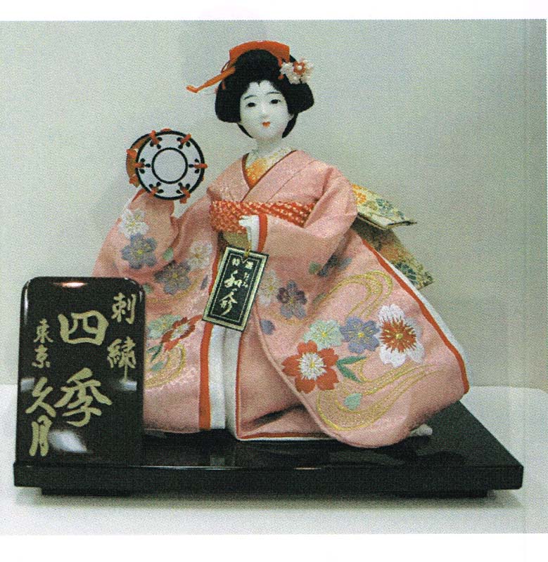 最も優遇 久月作 日本人形 尾山人形 刺繍 6号 四季 桃 Japanese Doll 日本の伝統品 にほんにんぎょう 和人形 お人形 和の置物 お飾り インテリア 日本のおみやげ 海外 外国へのお土産 プレゼントにもおススメです 通販 人形の鈴勝 激安特価 Www